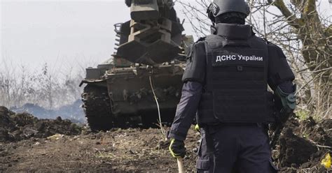 Russian forces in Crimea brace for possible Ukraine assault